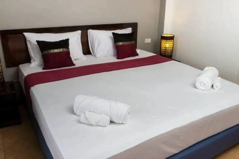Муанг: Two Chefs Inn