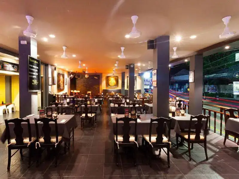 Муанг: Two Chefs Inn