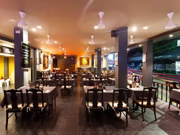 Муанг: Two Chefs Inn