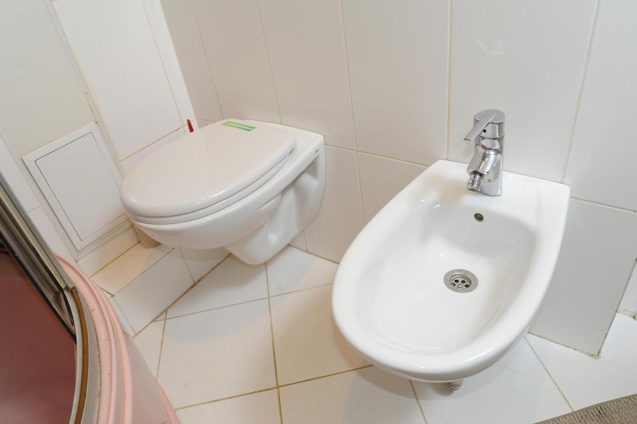 Омск: Omsk Sutki Apartments on Ilyicheva 6