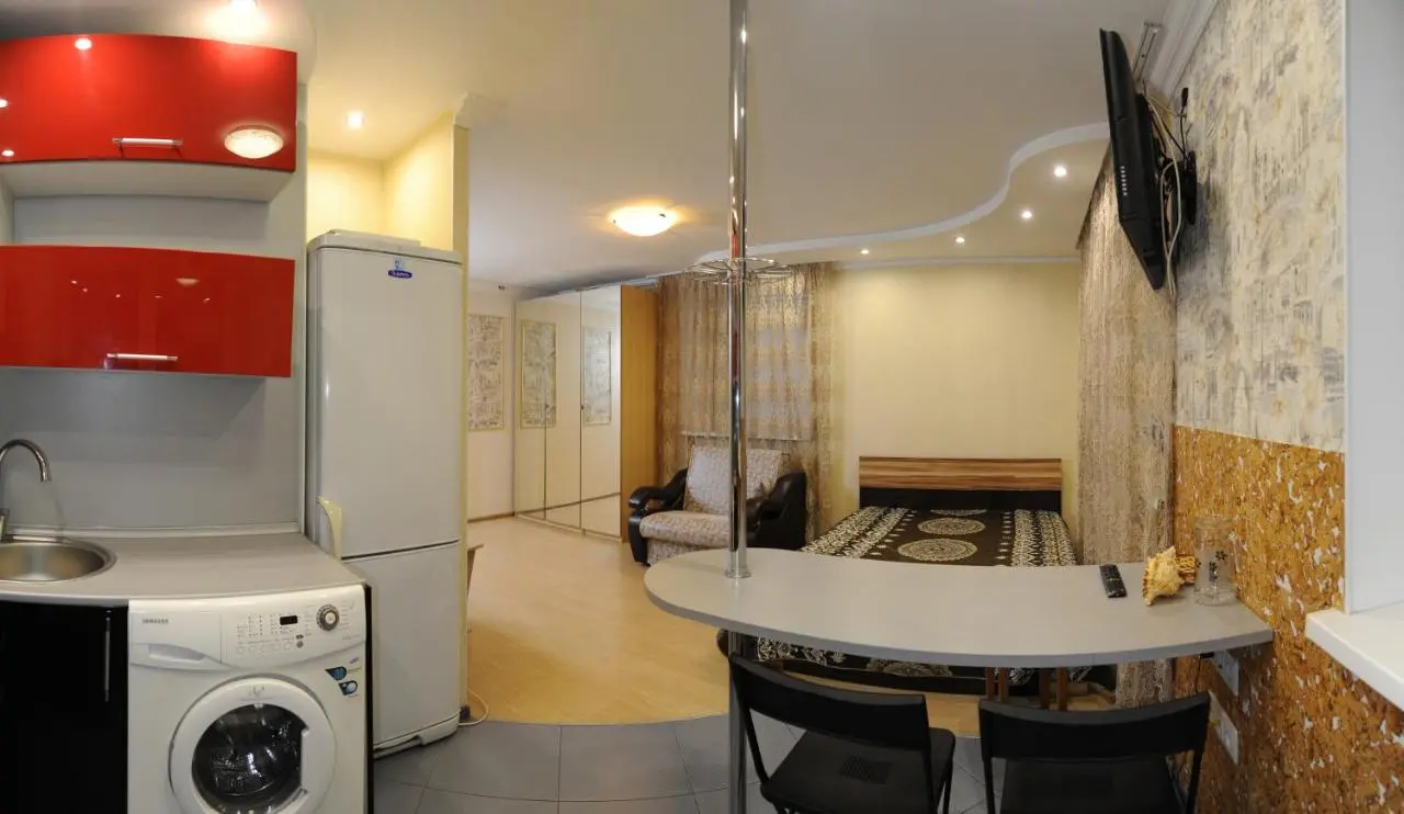 Омск: Omsk Sutki Apartments on Ilyicheva 6