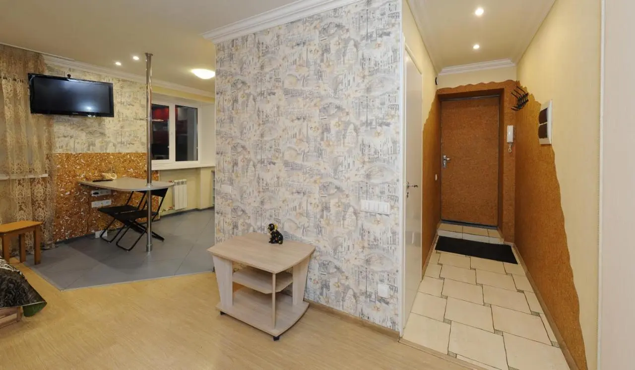 Омск: Omsk Sutki Apartments on Ilyicheva 6
