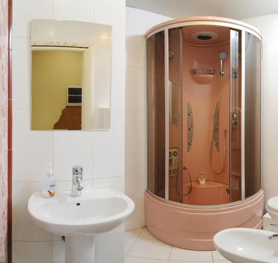 Омск: Omsk Sutki Apartments on Ilyicheva 6