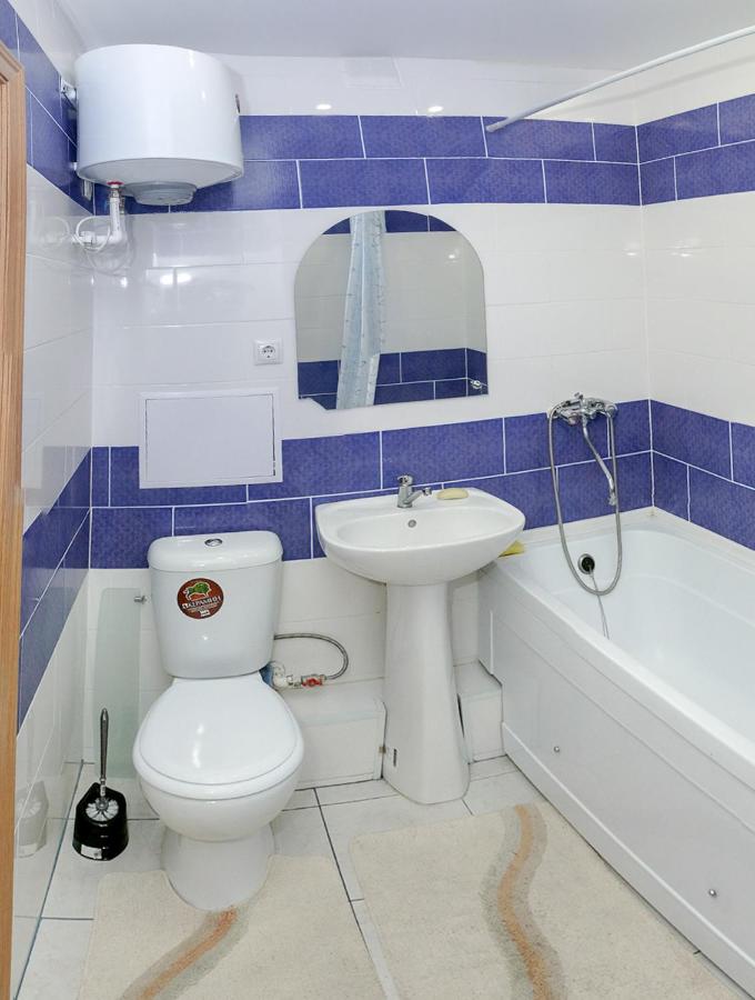 Омск: Omsk Sutki Apartments on Stachechnaya 6