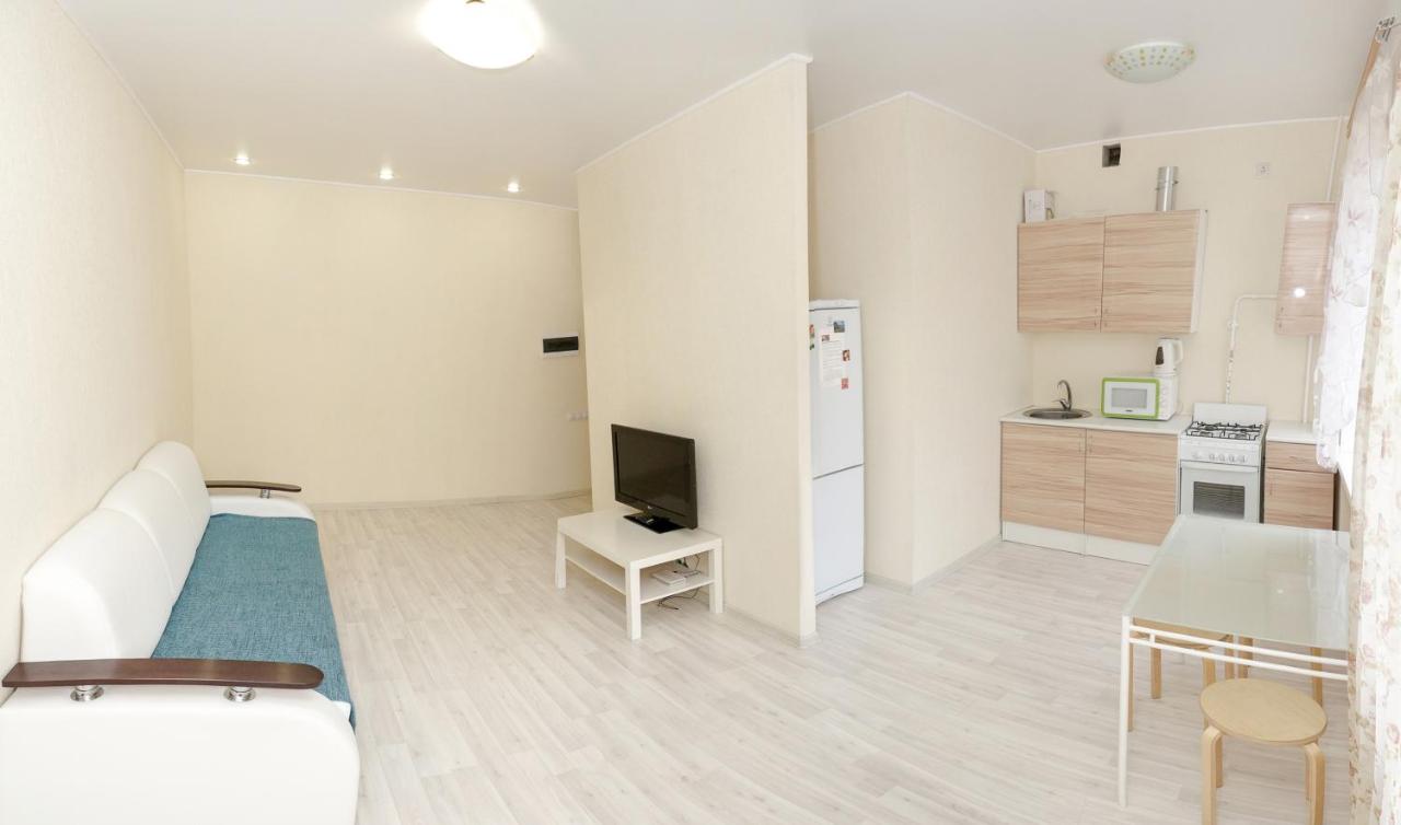 Омск: Omsk Sutki Apartments on Stachechnaya 6