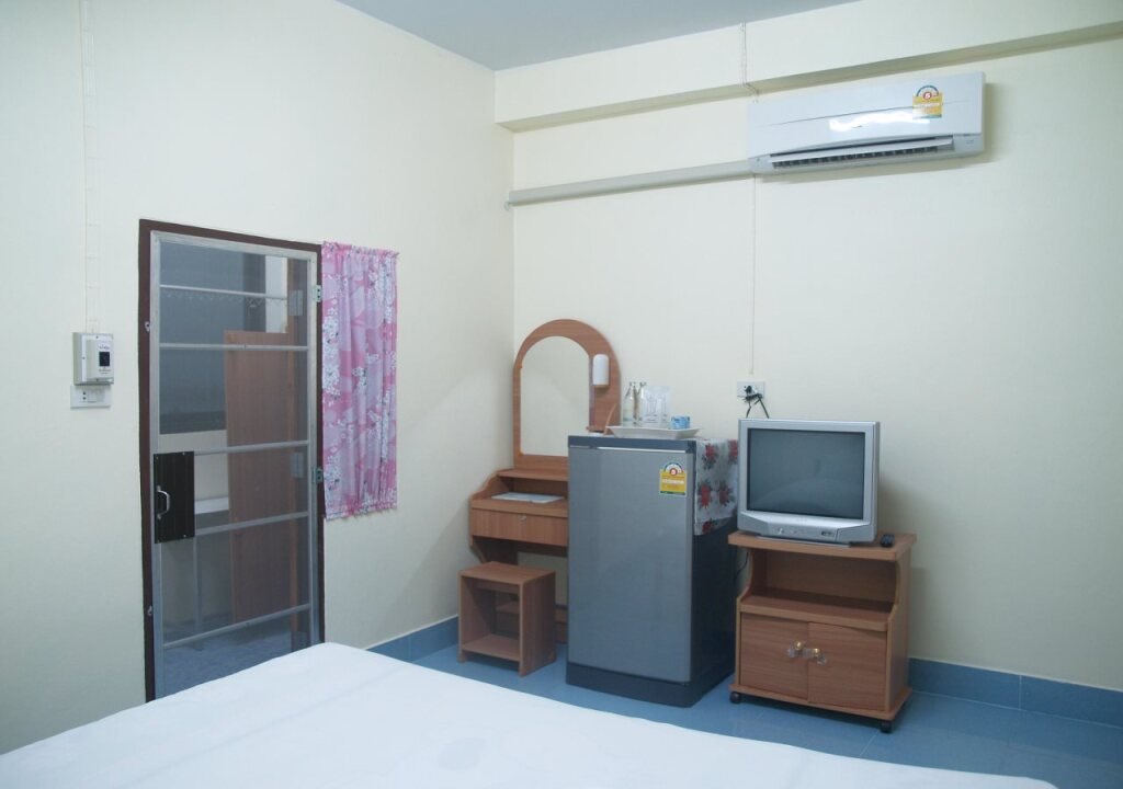 Пуа: Sangaroon Hotel
