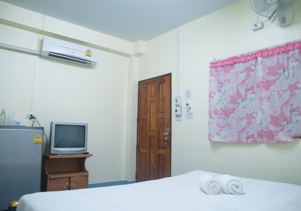 Пуа: Sangaroon Hotel