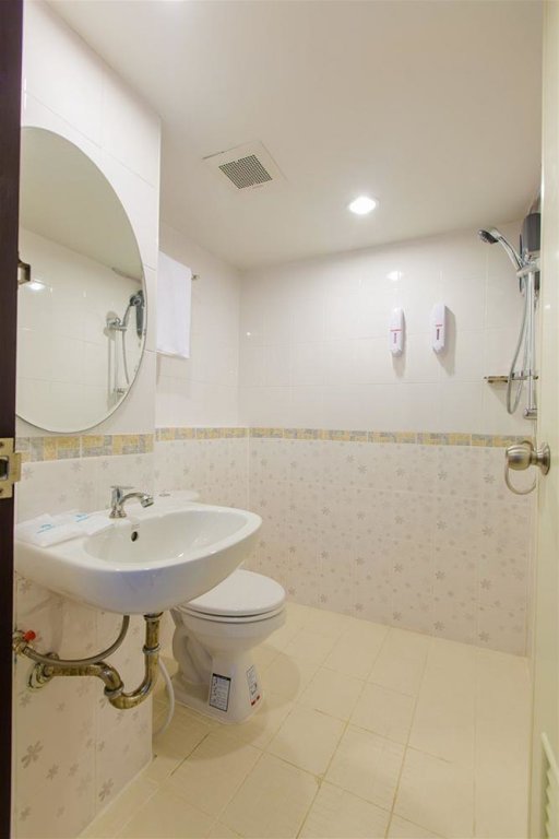 Кату: Eing Lay Beach Guesthouse