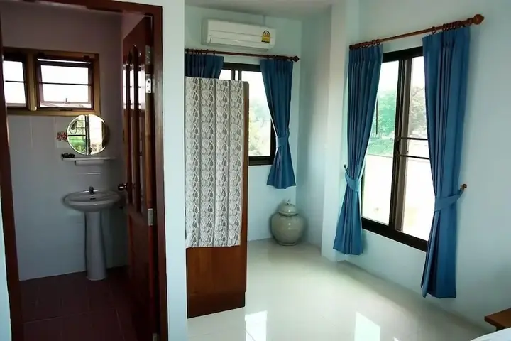 Аюттхая: Loy Manee House