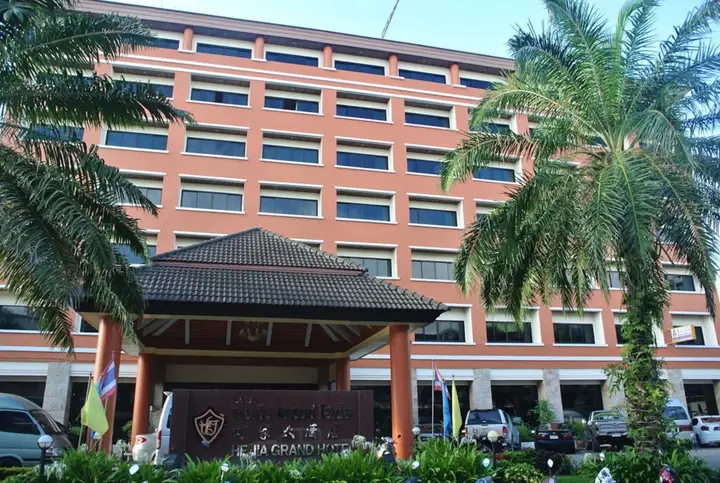 Садао: He Jia Grand Hotel