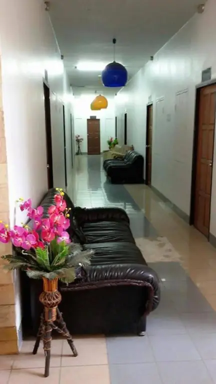 Хатъяй: Muanfun Apartment