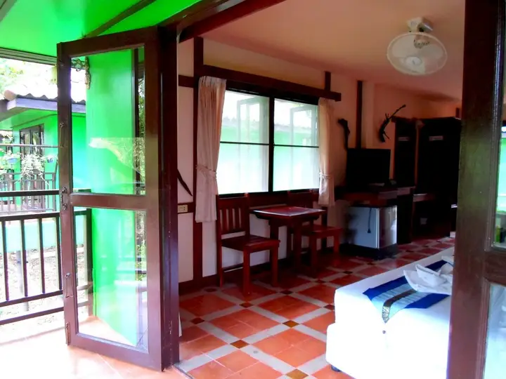 Фаном: Khao Sok River Lodge Hotel