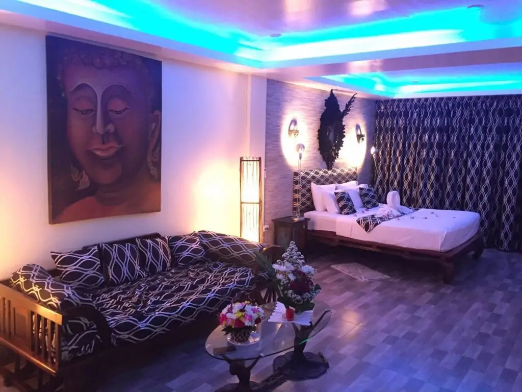 Кату: Fong Kaew and Baan Nang Fa Guesthouse