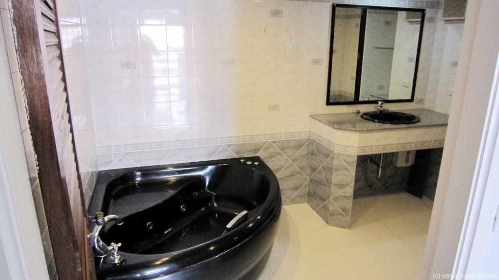 Паттайя: Yensabai Condotel
