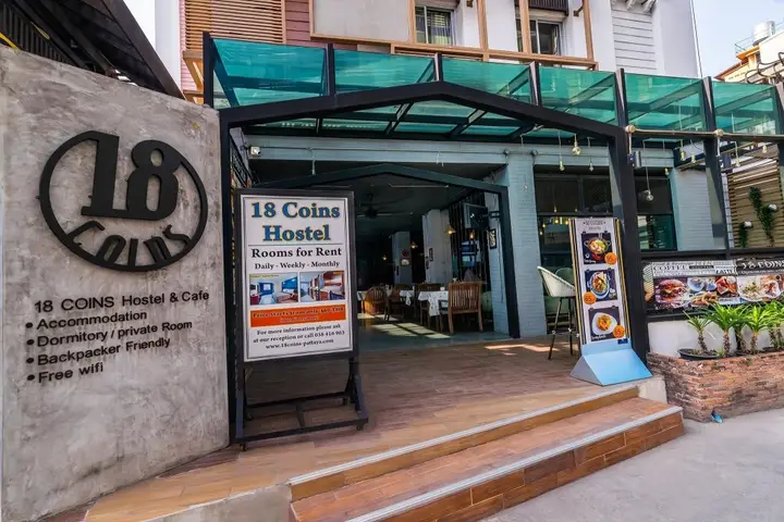 Паттайя: 18 Coins Cafe & Hostel