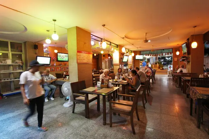 Паттайя: 18 Coins Cafe & Hostel