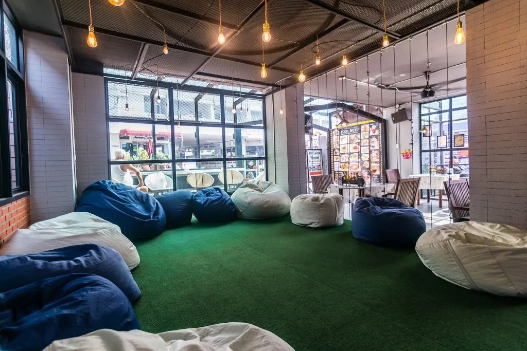 Паттайя: 18 Coins Cafe & Hostel