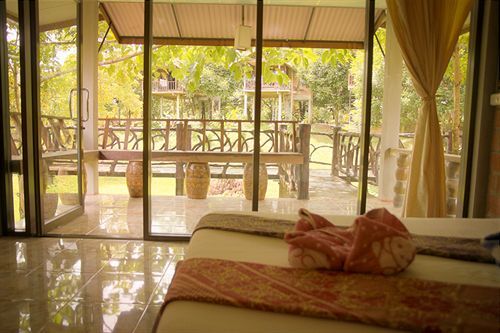 Фаном: Smiley Bungalow