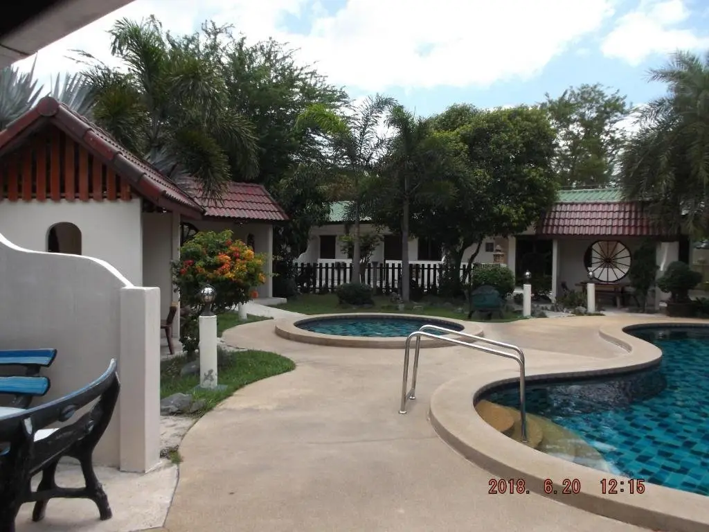 Prasat: Ryans Resort