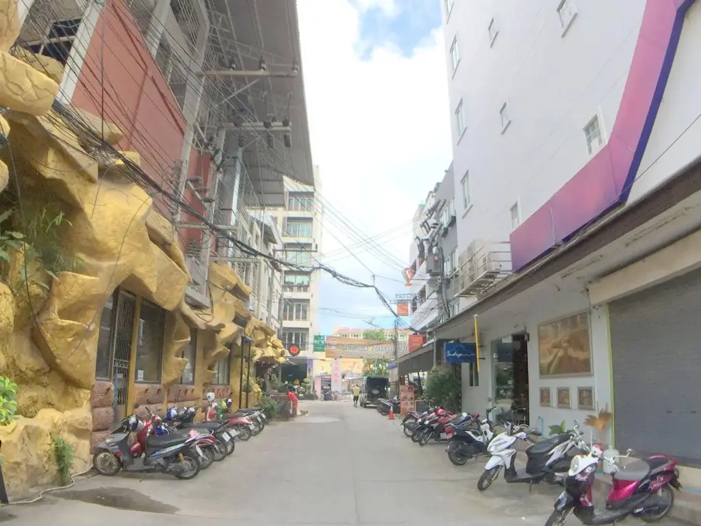 Кату: The Room Patong Hotel