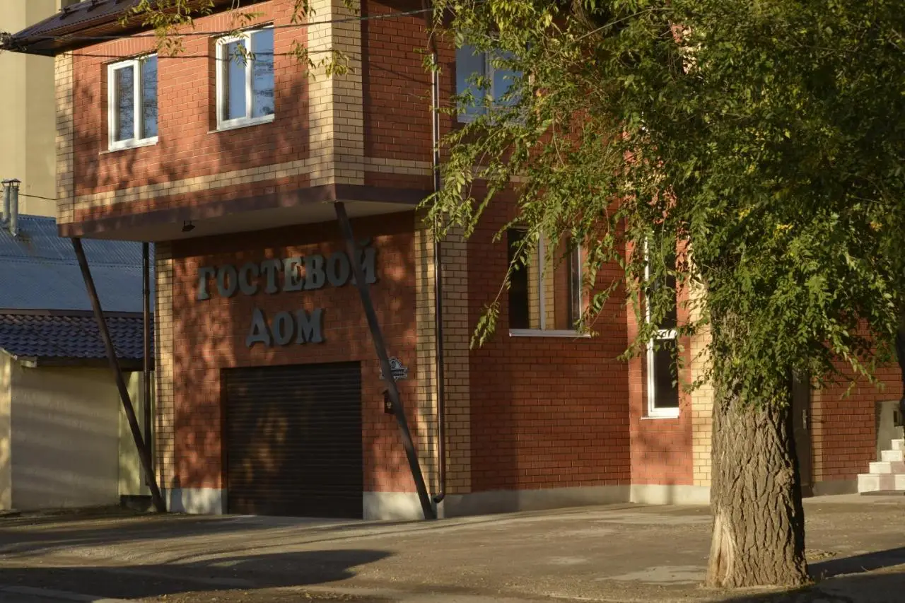 Оренбург: Guesthouse on Stepana Razina 80