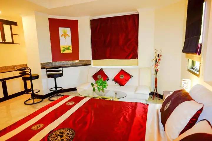 Кату: Adonis Guest House