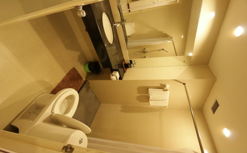 Бангкок: The Royal Bee Apart Hotel