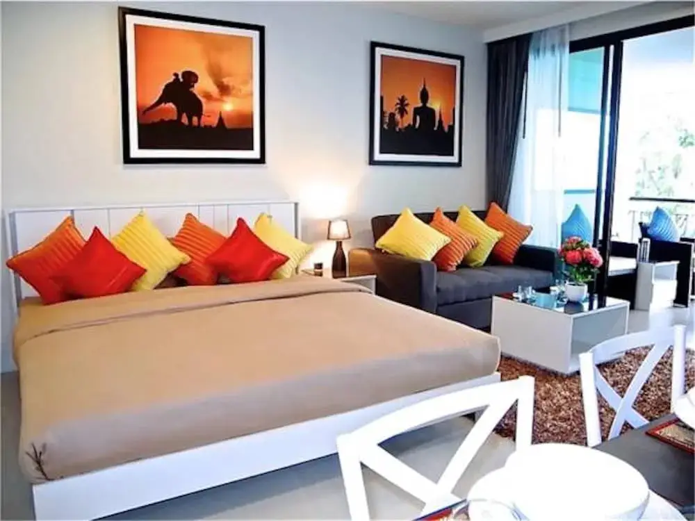 Кату: Bliss Patong Modern Studio