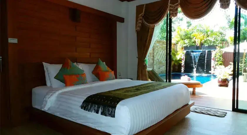 Тхаланг: Sun-Soaked Spacious Villa - Pool, Hot Tub