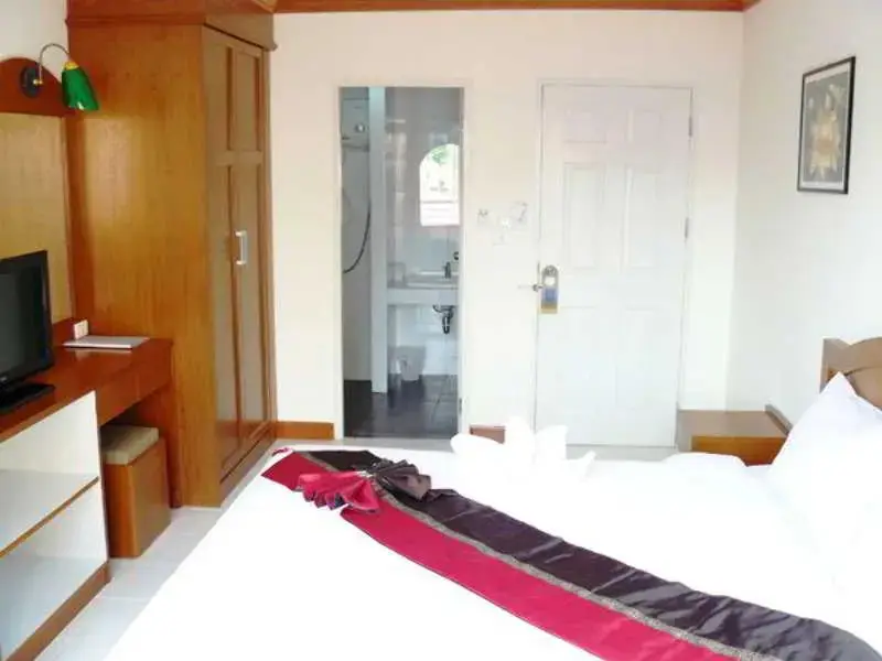 Муанг: Kata Beach Center Hotel
