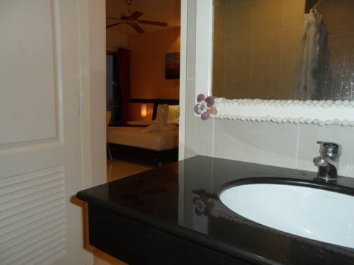 Муанг: Kata Beach Center Hotel