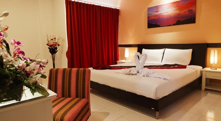 Муанг: Kata Beach Center Hotel