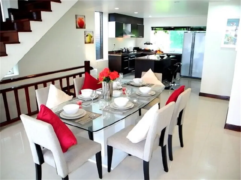 Муанг: Sunrise 3 bedrooms Spacious Apartment