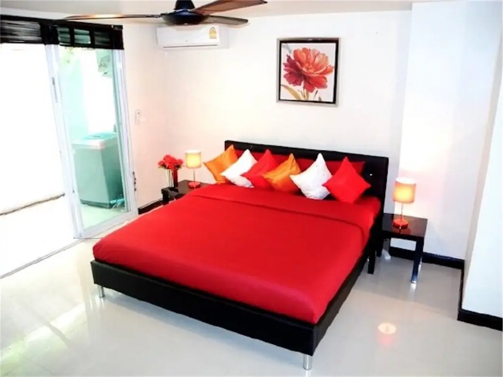 Муанг: Sunrise 3 bedrooms Spacious Apartment