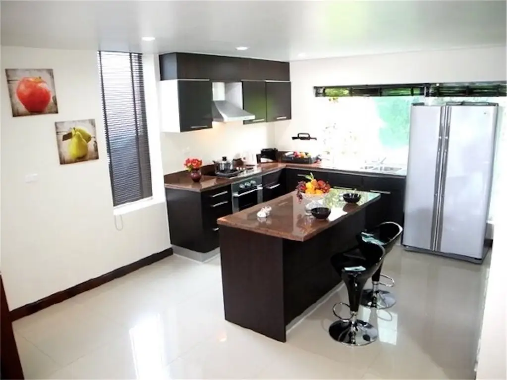 Муанг: Sunrise 3 bedrooms Spacious Apartment