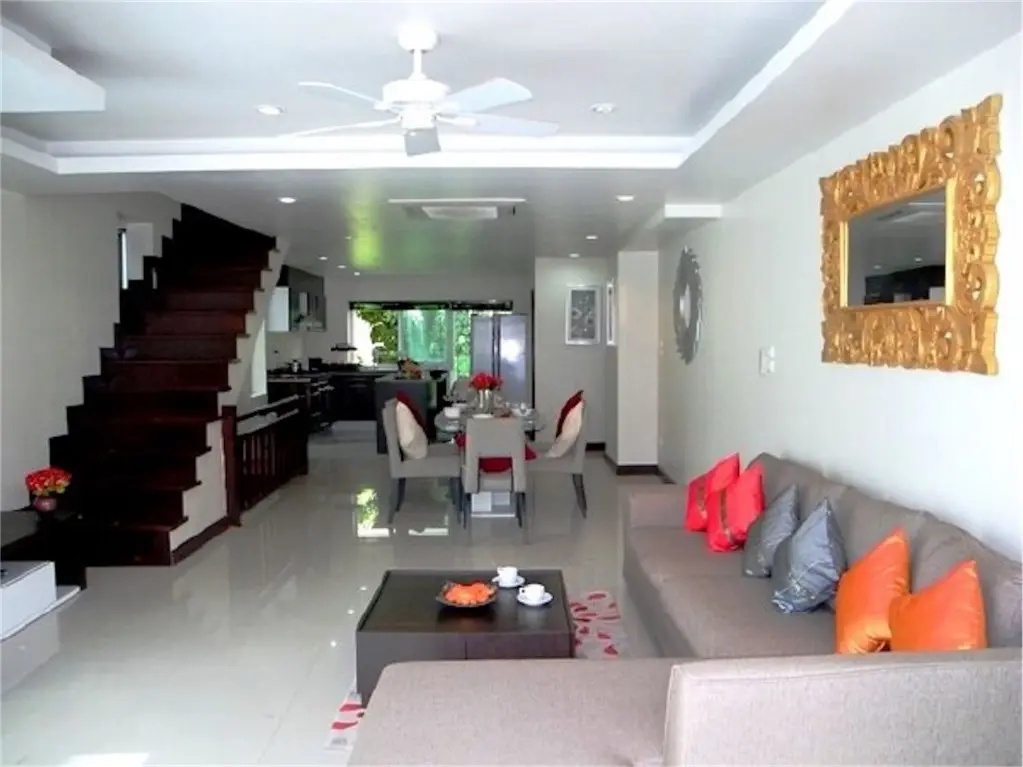 Муанг: Sunrise 3 bedrooms Spacious Apartment