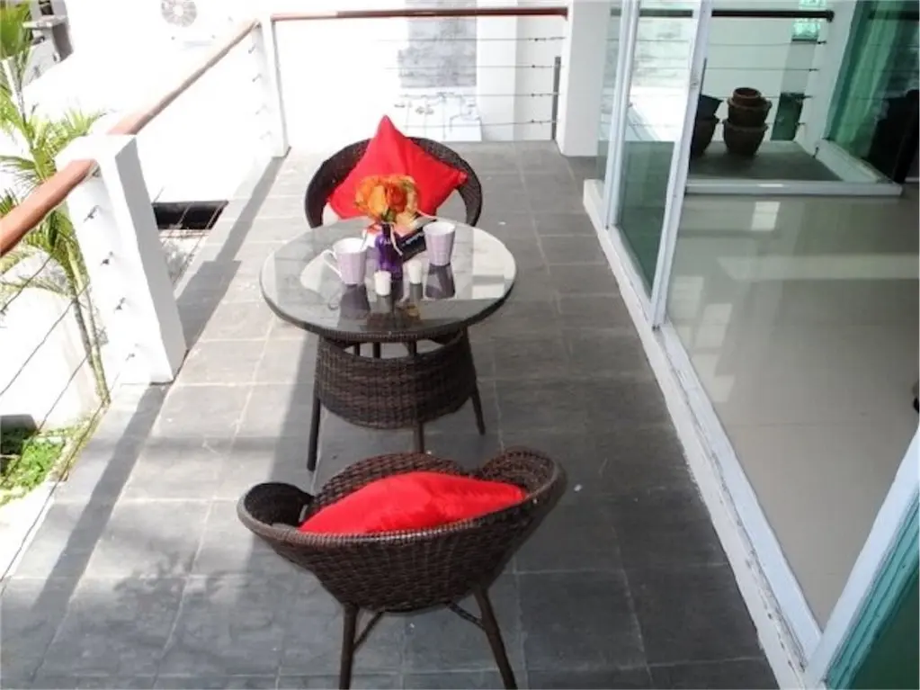 Муанг: Sunrise 3 bedrooms Spacious Apartment