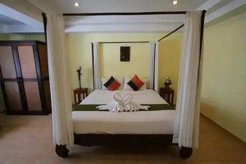 Karon Beach Pool Hotel — фото 1