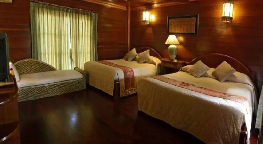 Naithon Beach Resort — фото 1