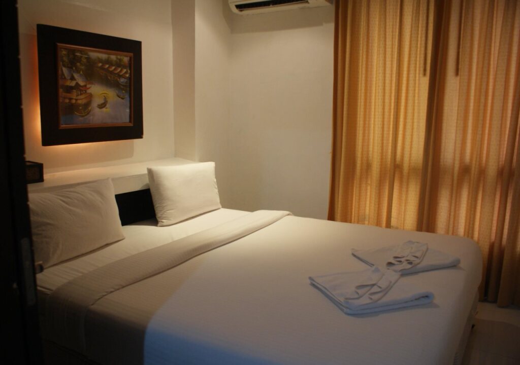 Кату: New International Guest House