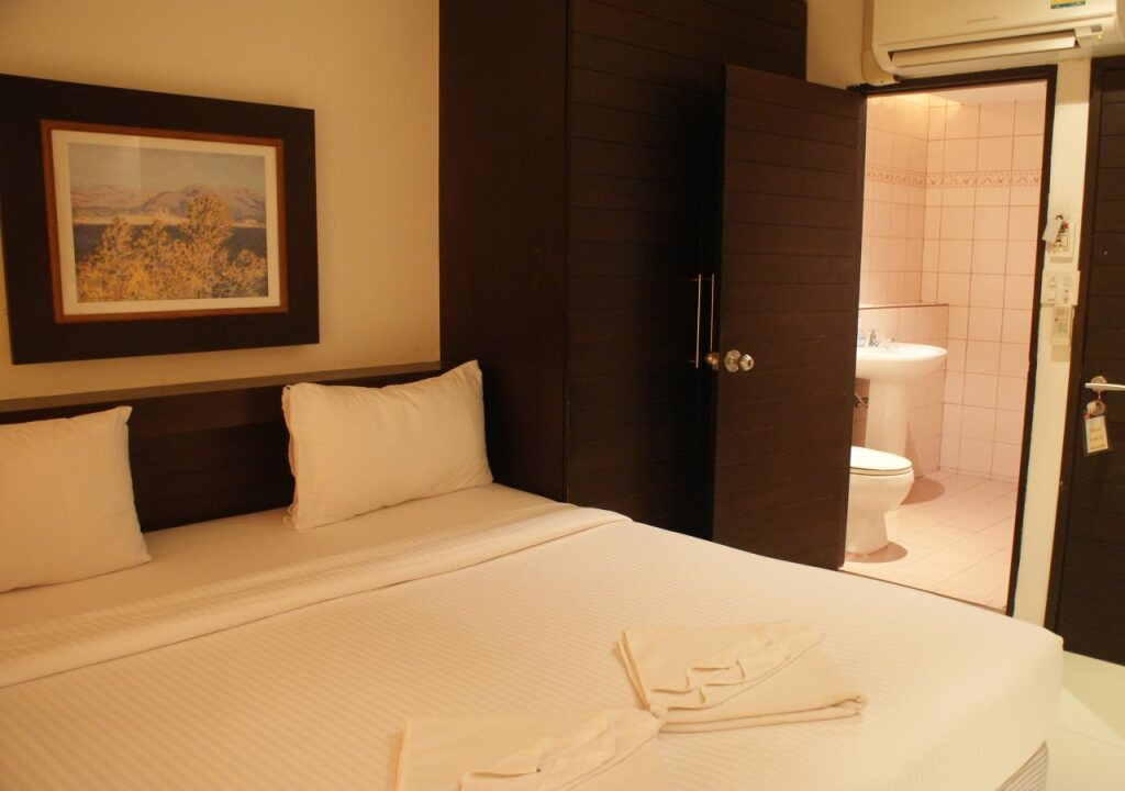 Кату: New International Guest House