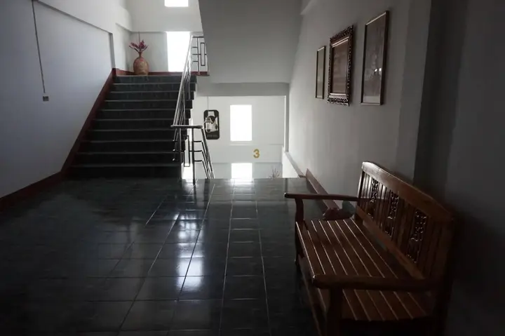 Удонтхани: Mono Place