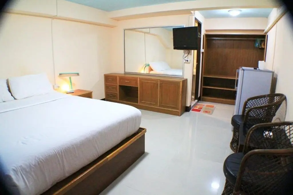 Паттайя: Mid Town Inn