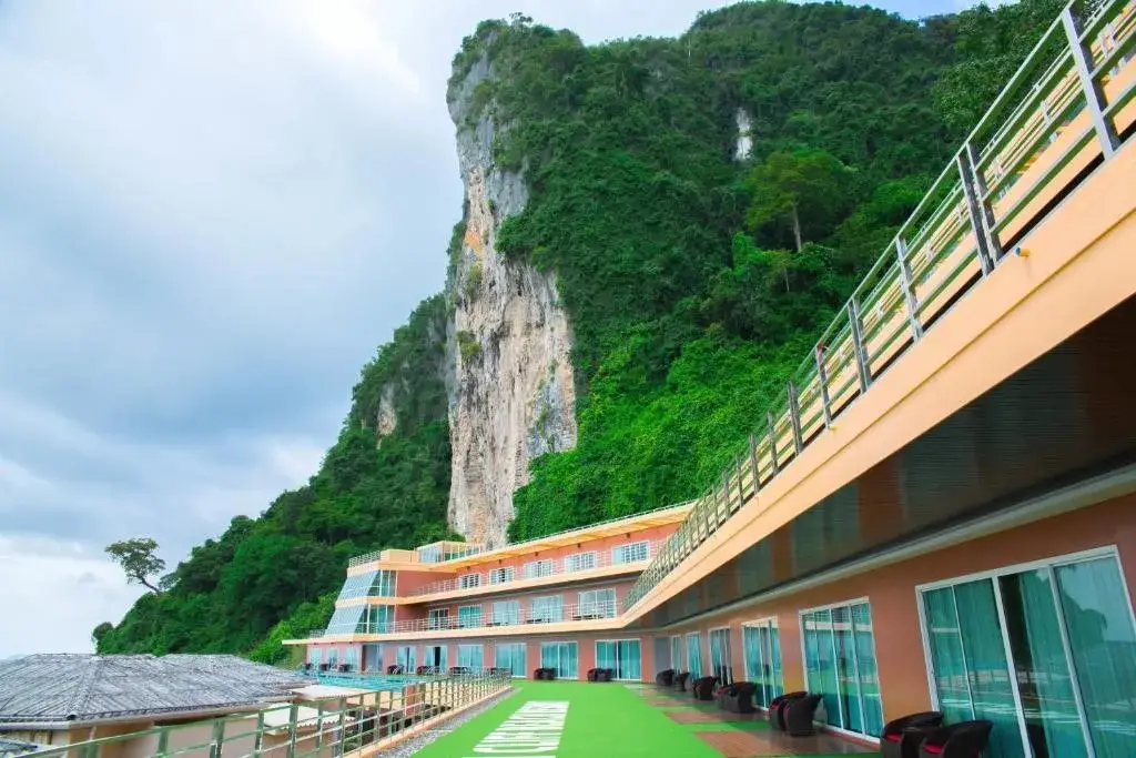 Phi Phi Cliff Beach Resort — фото 1