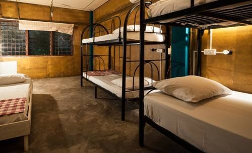 Муанг: Phuket Ghetto Child Hostel