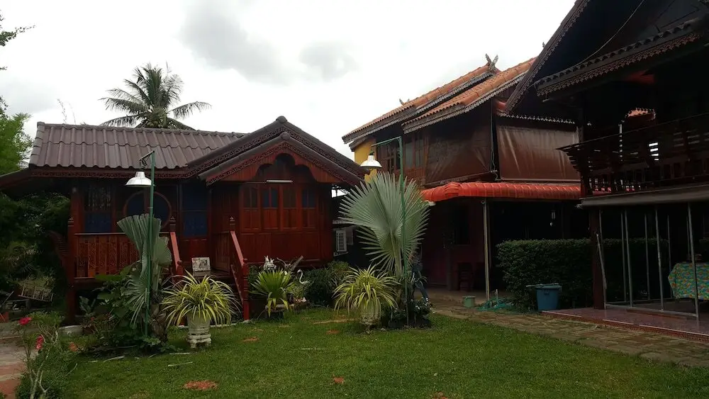 Сураттхани: Ruenthai Rimnam Resort