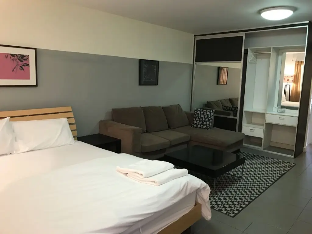 Бангкок: Sathorn Terrace Apartment