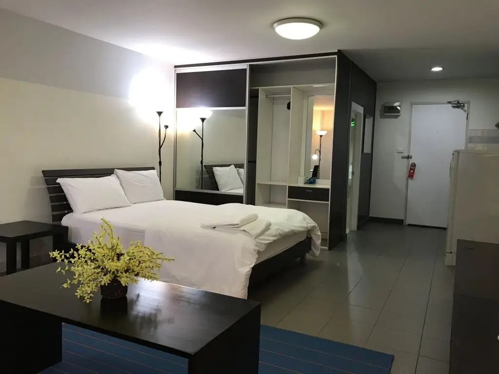 Бангкок: Sathorn Terrace Apartment