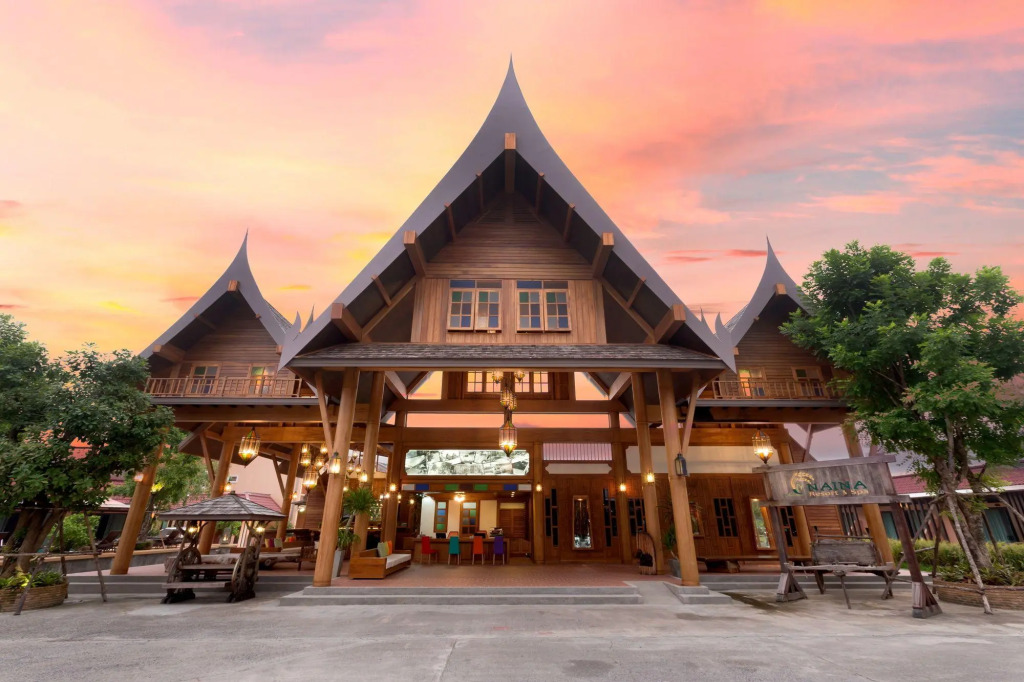 Пхукет: Отель Naina Resort & Spa