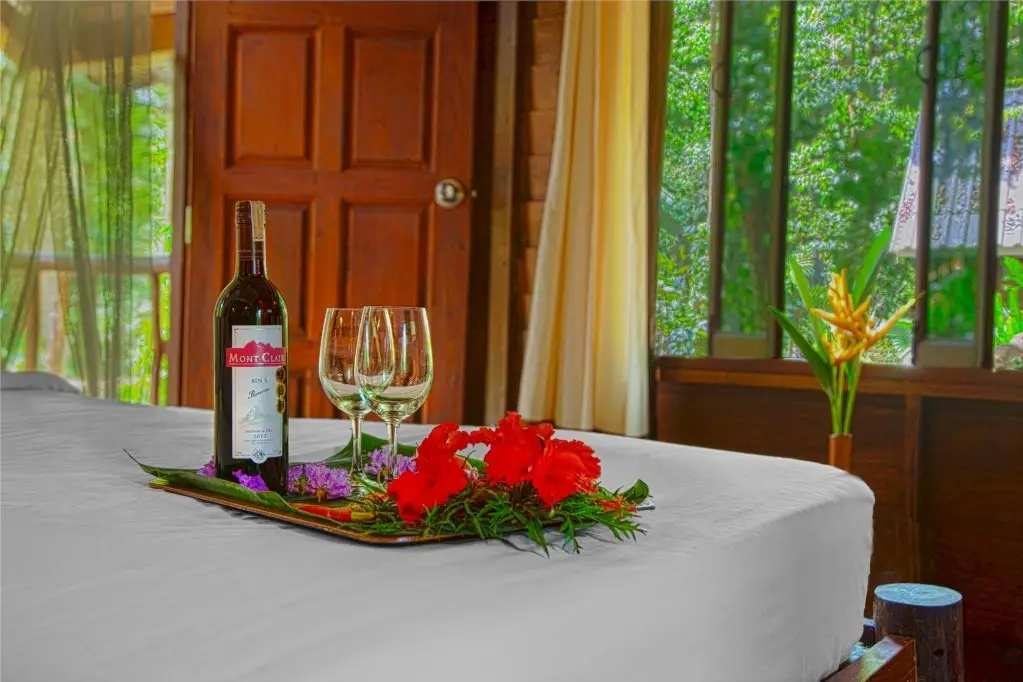 Фаном: Khao Sok Riverside Cottage
